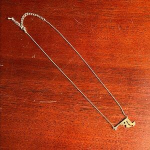 Source Unknown ⭐️ Gold Maryland Necklace